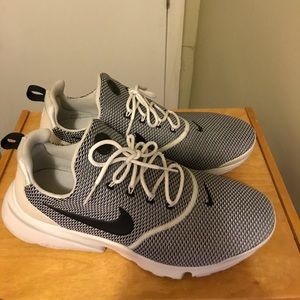 Nike running shoes 11’
